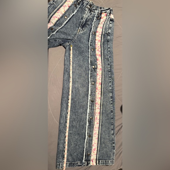 Oli & Hali Denim Floral Wide Leg Jeans - Picture 10 of 10
